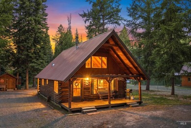 Cozy rustic log cabin in beautiful Donnelly,Idaho! This cabin is - photo 1