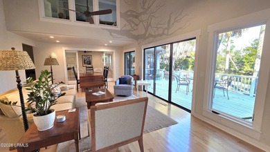 Beautifully renovated home: the prefect blend of coastal living - photo 2