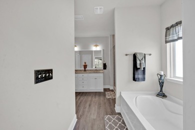 LOCATION! GATED COMMUNITY! MOVE IN READY! RENTALS SIX MONTHS OR - photo 23