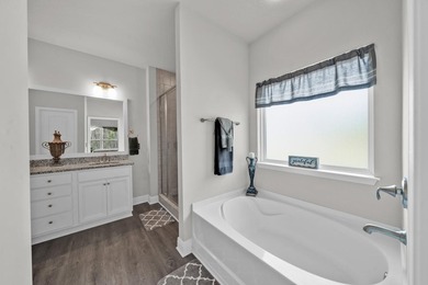 LOCATION! GATED COMMUNITY! MOVE IN READY! RENTALS SIX MONTHS OR - photo 24