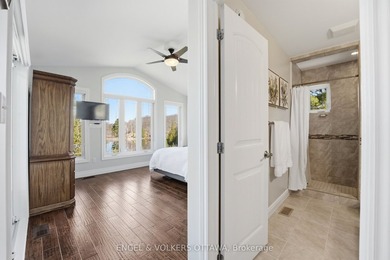 Welcome to 11805B Highway 38, a breathtaking waterfront bungalow - photo 24