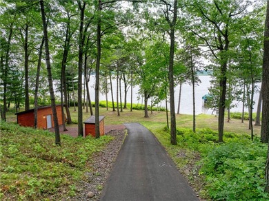 Exquisite lakefront estate on Victory Heights showcasing 240 - photo 4