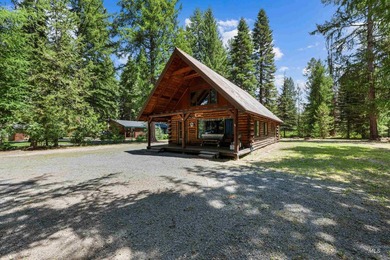 Cozy rustic log cabin in beautiful Donnelly,Idaho! This cabin is - photo 5