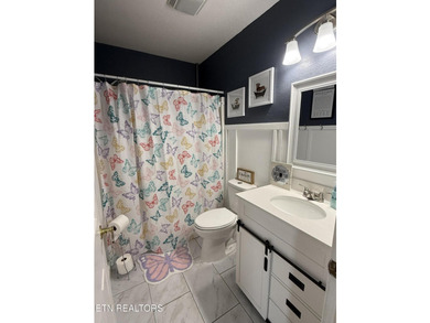 Welcome home to this beautiful traditional two-story residence - photo 26