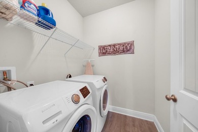LOCATION! GATED COMMUNITY! MOVE IN READY! RENTALS SIX MONTHS OR - photo 31