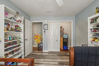 Spacious 4-bedroom, 2-bath home situated on a desirable corner - photo 36