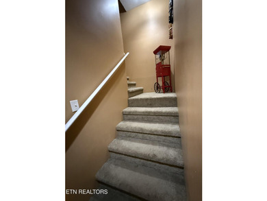 Welcome home to this beautiful traditional two-story residence - photo 39