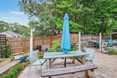 Spacious 4-bedroom, 2-bath home situated on a desirable corner - photo 41