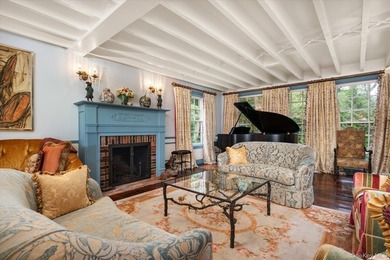 Welcome to 4 Clock Tower Lane - A Private Estate in Prestigious - photo 2