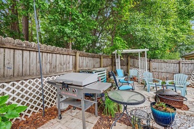 Spacious 4-bedroom, 2-bath home situated on a desirable corner - photo 44