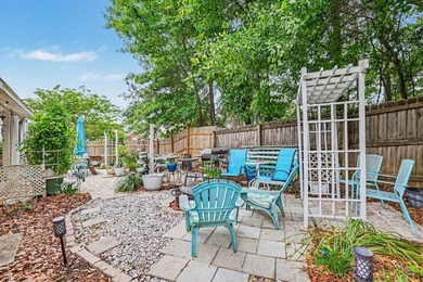Spacious 4-bedroom, 2-bath home situated on a desirable corner - photo 45