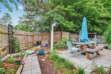 Spacious 4-bedroom, 2-bath home situated on a desirable corner - photo 48