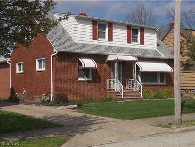 Here is a custom built 1965 1 owner brick bungalow awaiting its - photo 2
