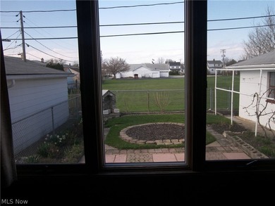 Here is a custom built 1965 1 owner brick bungalow awaiting its - photo 8