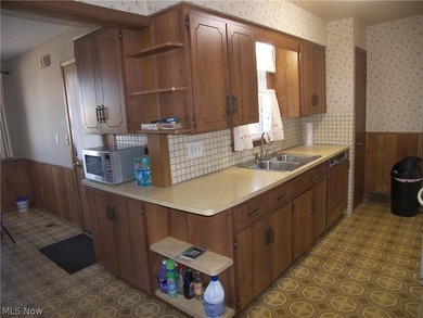 Here is a custom built 1965 1 owner brick bungalow awaiting its - photo 9