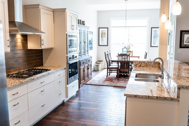 Welcome to this stunning 3-bedroom, 3-bathroom slab-on-grade - photo 17
