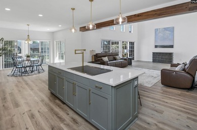 Priced $250,000 below appraised value!!!!! Fully Renovated - photo 31