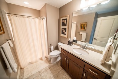 Welcome to this stunning 3-bedroom, 3-bathroom slab-on-grade - photo 31