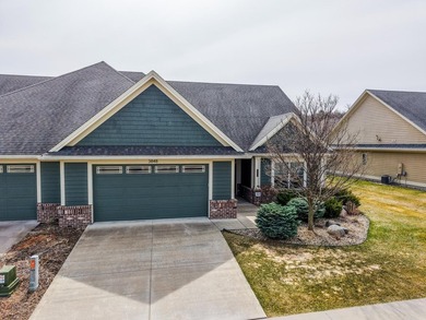 Welcome to this stunning 3-bedroom, 3-bathroom slab-on-grade - photo 32