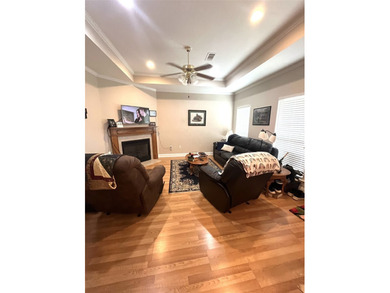 Lovely patio home in Melrose Estate. There are two bedrooms and - photo 2
