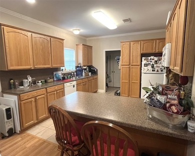 Lovely patio home in Melrose Estate. There are two bedrooms and - photo 3