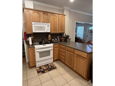 Lovely patio home in Melrose Estate. There are two bedrooms and - photo 5