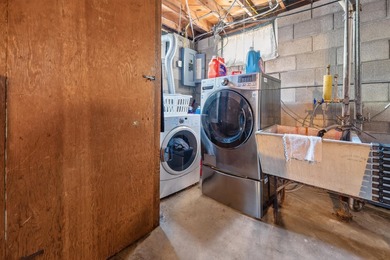 Meticulously maintained and move-in ready, this charming - photo 11