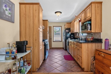Meticulously maintained and move-in ready, this charming - photo 14
