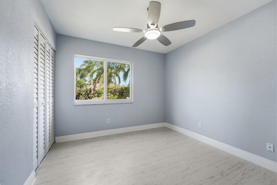 Beautifully updated 3 bedroom, 2 bath pool home in a desirable - photo 21