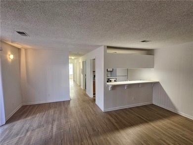 Check out this updated 4 bed, 2 bath condominium in the heart of - photo 4