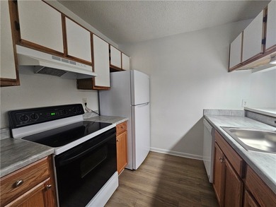 Check out this updated 4 bed, 2 bath condominium in the heart of - photo 7