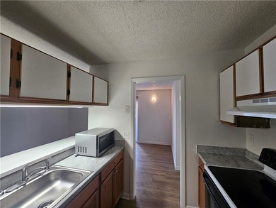 Check out this updated 4 bed, 2 bath condominium in the heart of - photo 8