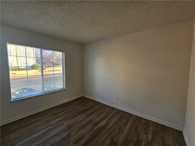 Check out this updated 4 bed, 2 bath condominium in the heart of - photo 9