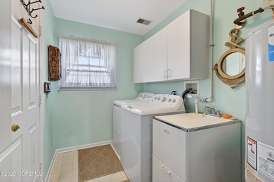 WELCOME TO THIS BEAUTIFUL 3 BEDROOM, 3 FULL BATH, 2-CAR GARAGE - photo 33