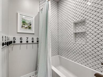 Welcome to this beautifully furnished 3-bedroom, 2.5-bath home - photo 33