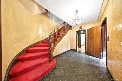 This extraordinary Tudor mansion sits on an expansive 112x100 - photo 4