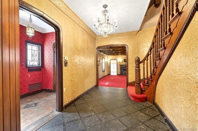 This extraordinary Tudor mansion sits on an expansive 112x100 - photo 5