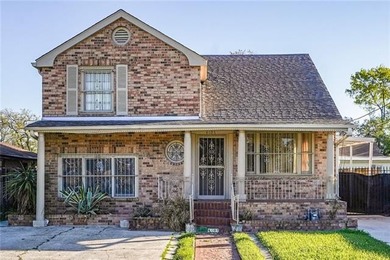 Lake Pontchartrain Home For Sale in New Orleans Louisiana