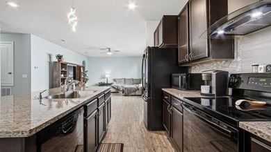 When location is everything! This 3-bed, 2-bath cottage nestled - photo 3