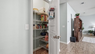 When location is everything! This 3-bed, 2-bath cottage nestled - photo 8