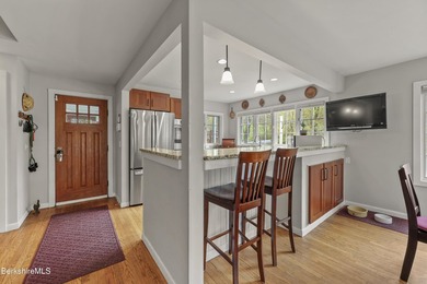 Lovingly maintained contemporary Cape set on just over an acre - photo 12