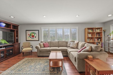 Lovingly maintained contemporary Cape set on just over an acre - photo 31