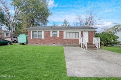 Welcome to this updated and charming 3-bedroom ranch in - photo 2