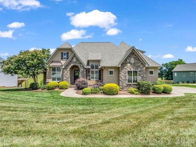 Welcome home to this beautifully maintained stucco and stone - photo 2