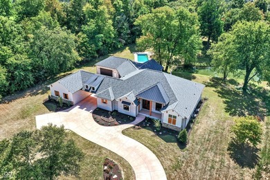 Adjacent to Dyes Walk Golf Course, luxury, privacy, and - photo 2