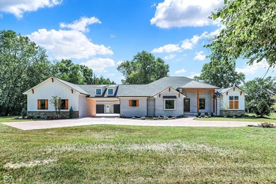 Adjacent to Dyes Walk Golf Course, luxury, privacy, and - photo 4