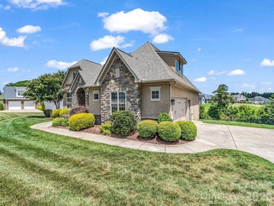 Welcome home to this beautifully maintained stucco and stone - photo 5