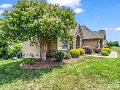 Welcome home to this beautifully maintained stucco and stone - photo 6