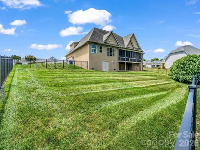 Welcome home to this beautifully maintained stucco and stone - photo 9