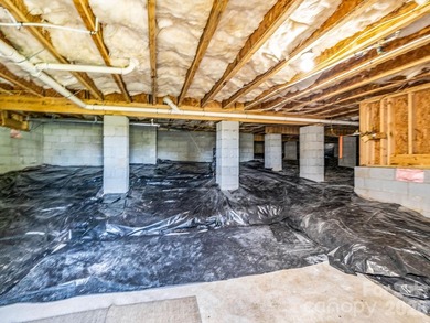 Welcome home to this beautifully maintained stucco and stone - photo 10